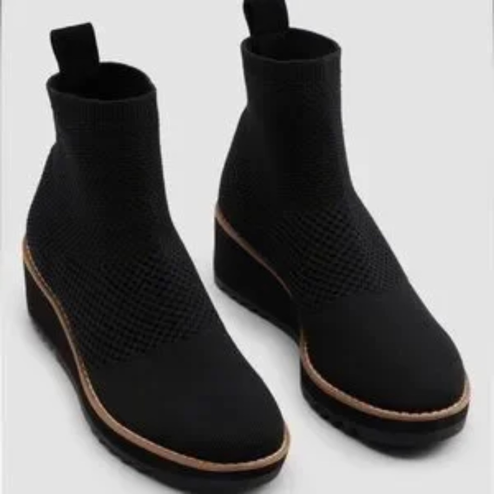 Eileen Fisher London Boot EUC 8 1/2. Black